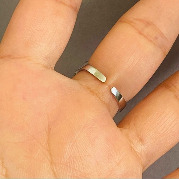 Silver Butterfly Ring Cubic Zirconia Adjustable - Picture 5 of 5